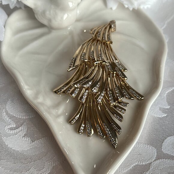 CAROLEE RHINESTONE ARTICULATED GOLD-PLATED ABSTRACT BROOCH - Picture 4 of 8